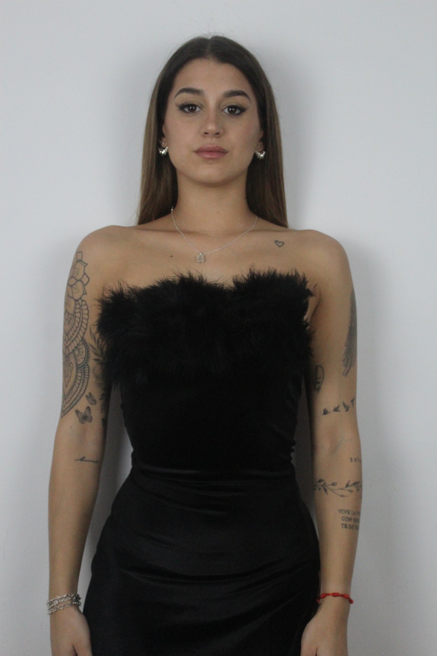 VESTIDO TERCIOPELO CON PLUMAS