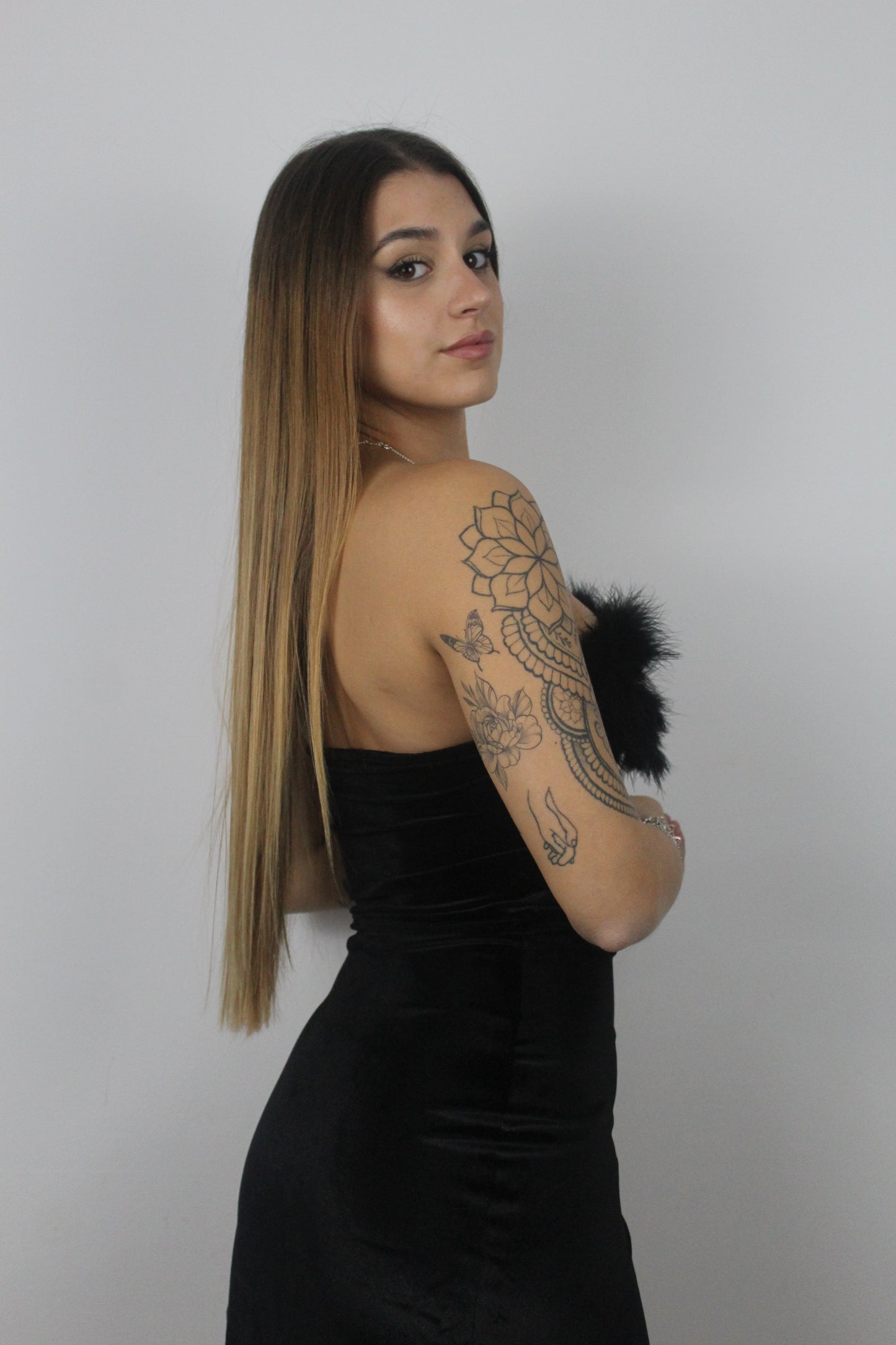 VESTIDO TERCIOPELO CON PLUMAS