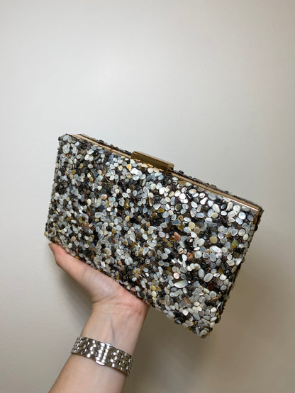 SCHWARZE STEINKUPPLUNG