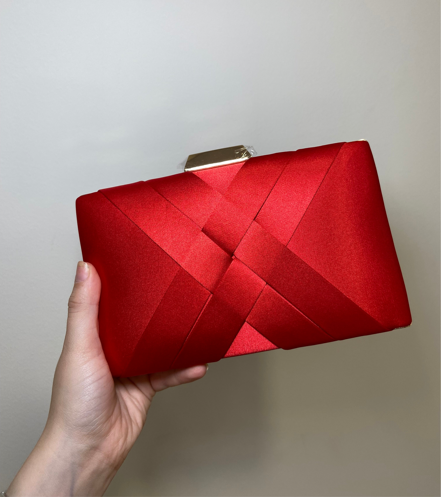 CLUTCH TRENZADO SATINADO ROJO