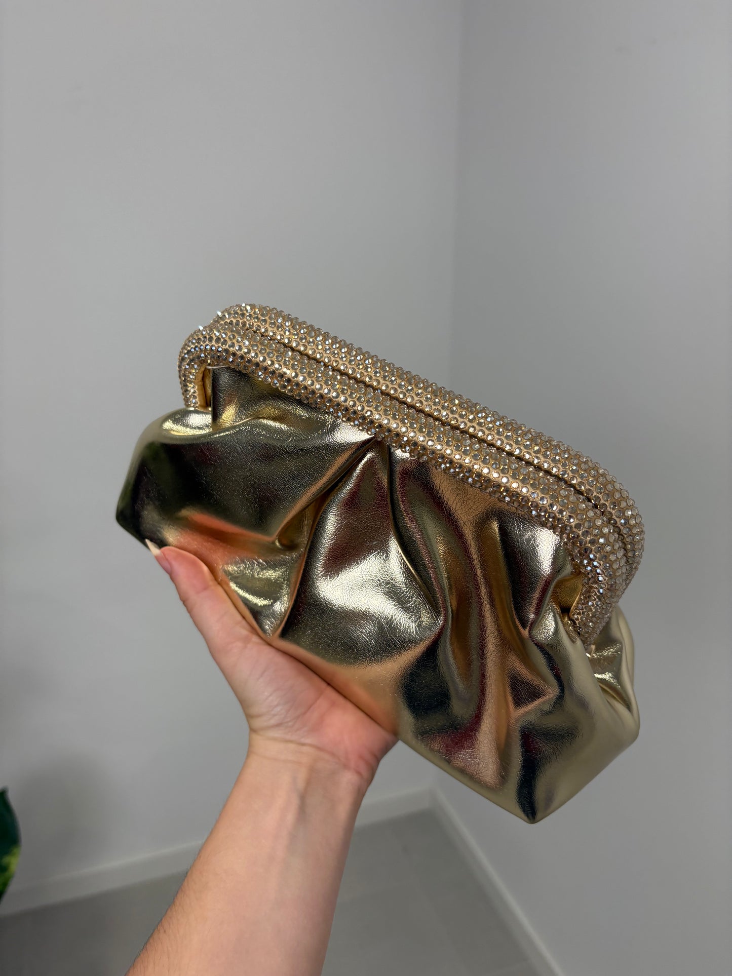 BOLSO DE MANO DORADO CON BRILLOS